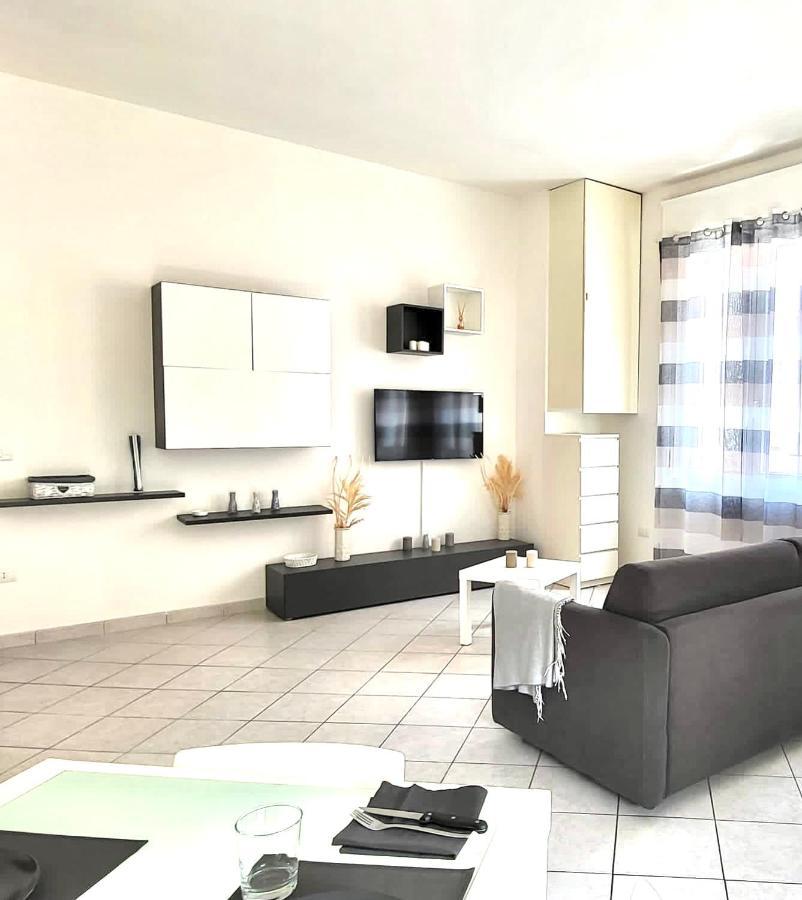White Home Forli Centro Luaran gambar